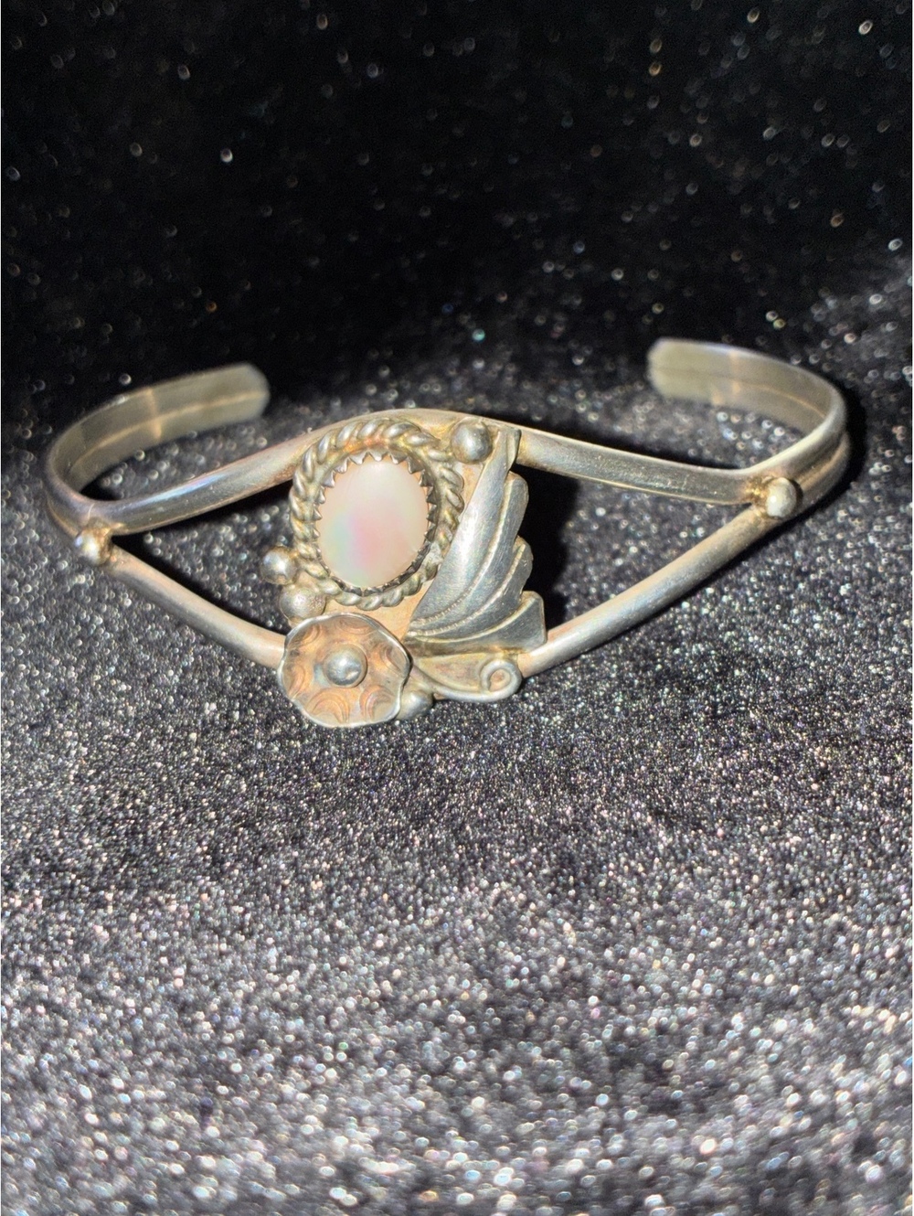 Vintage Sterling Silver Mother of Pearl Split-Shank Cuff Bracelet - Picture 4 of 8